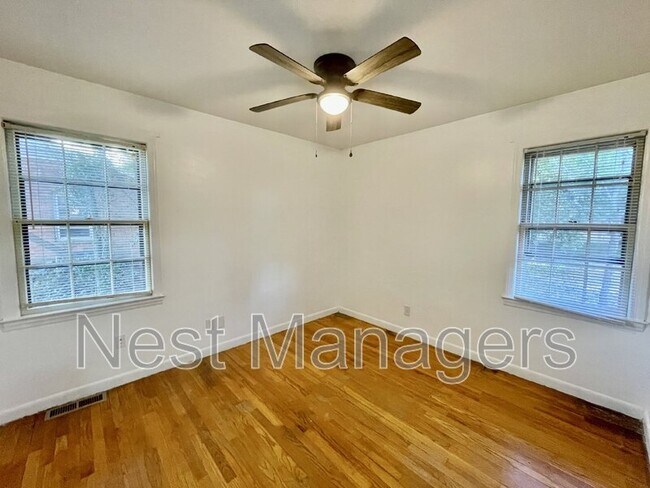 Building Photo - 3522 Thomas Dr