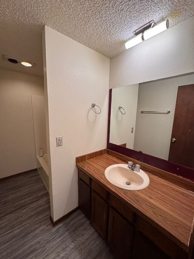 Building Photo - 2 bed 2 bed garage conversion with flex space, close to I-44 and I-240 ready for move in! Pets co...
