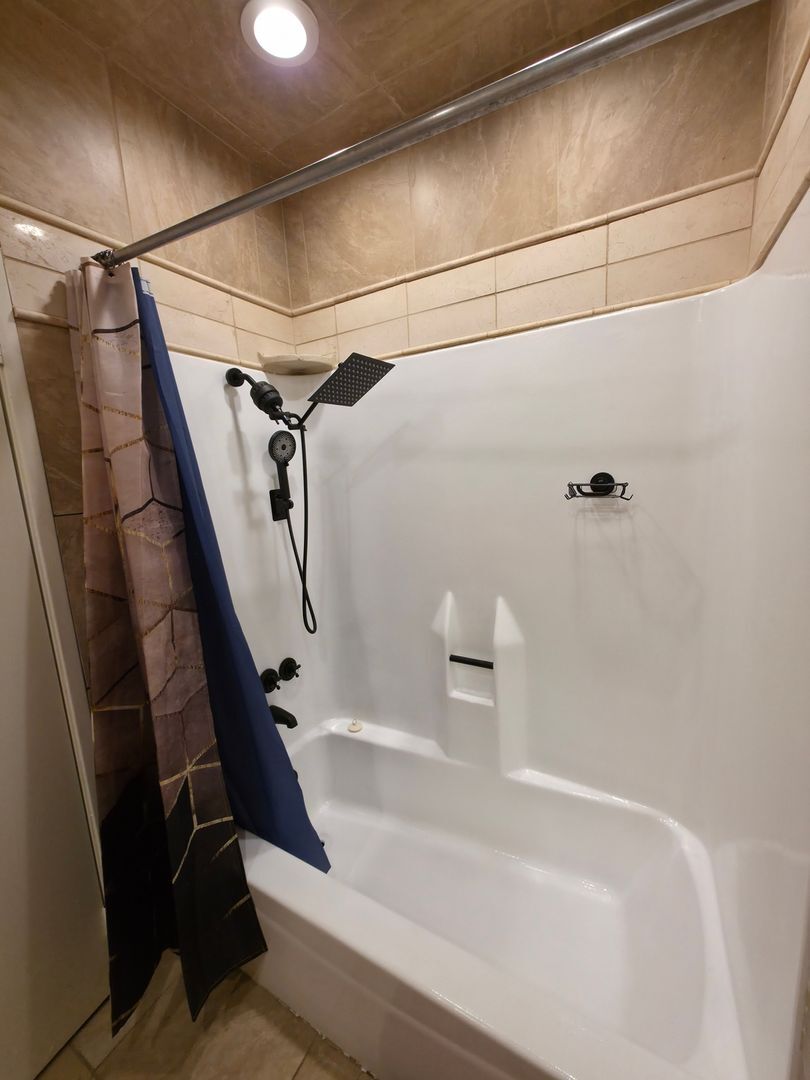 Building Photo - 230 Shadybrook Ln