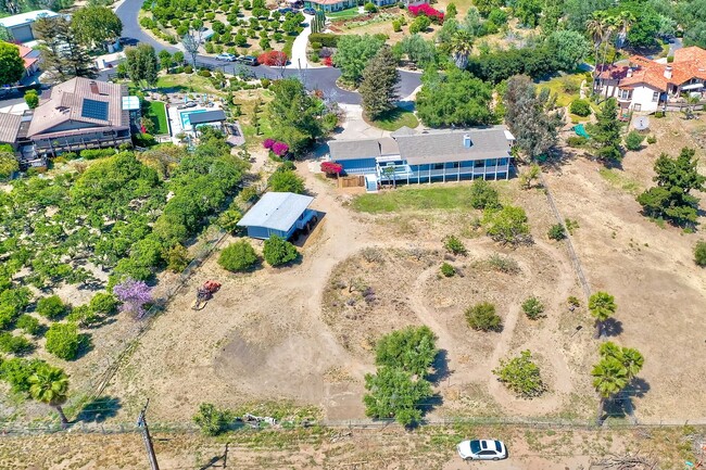 Building Photo - Beautiful home plus Casita for extra room!