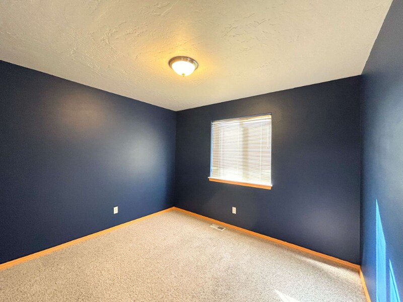 Building Photo - 1129 Golden Pheasant Dr