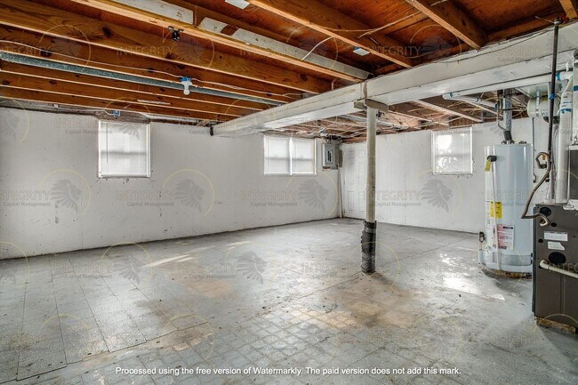 Building Photo - 4809 Farley Ave