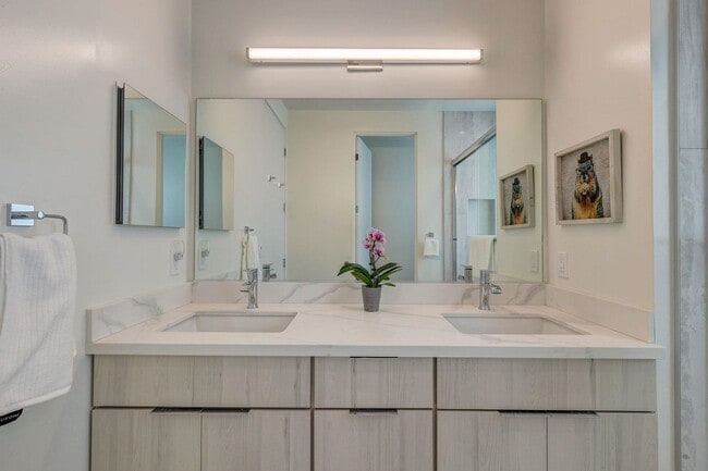 Building Photo - Available Modern Long Term Unfurnished hom...
