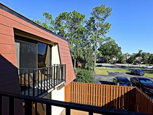 Building Photo - Parkwoods 1556-1