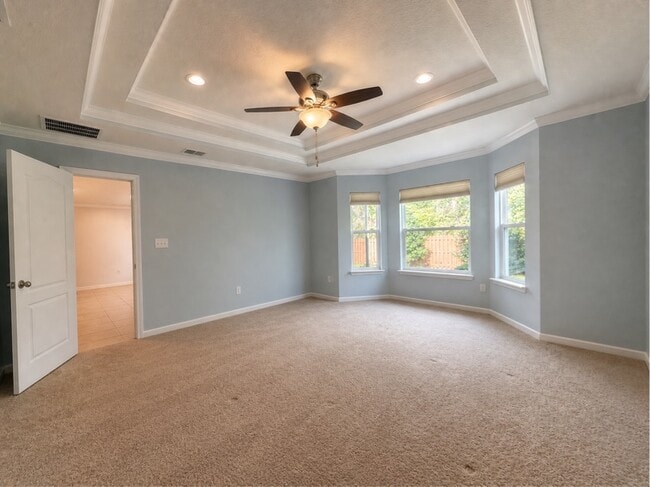 Building Photo - 138 Colorado Springs Way