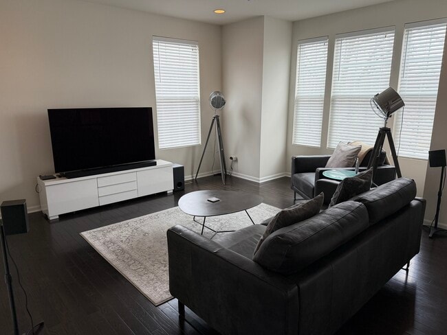 Building Photo - 4194 Royal Mews Cir