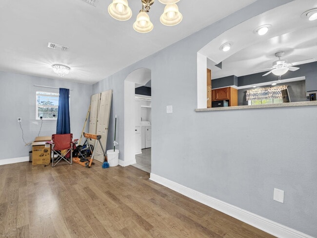 Building Photo - 627 Ferretti Ave