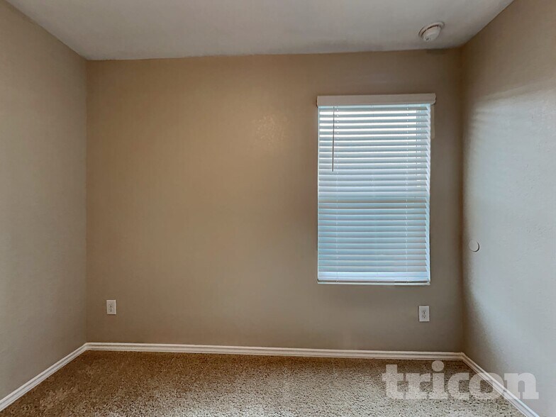 Building Photo - 414 Lance Trail