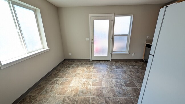 Building Photo - End unit Townhouse in Forest Grove