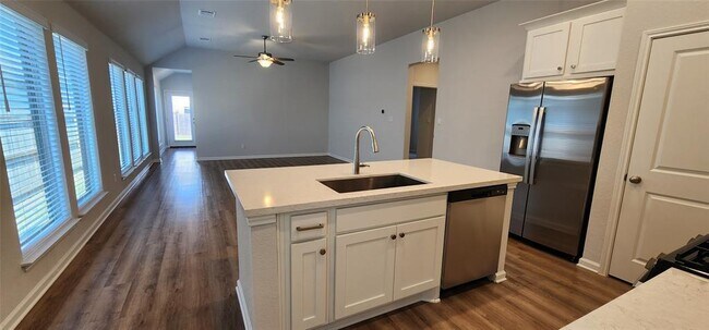 Building Photo - 344 Banyon Dr