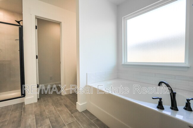 Building Photo - 1510 Emmerson St