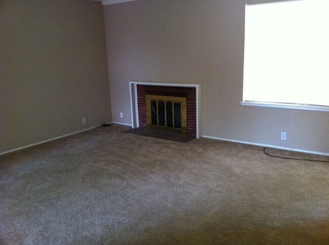 Building Photo - Spacious 3BR/2BA Home in South Sacramento