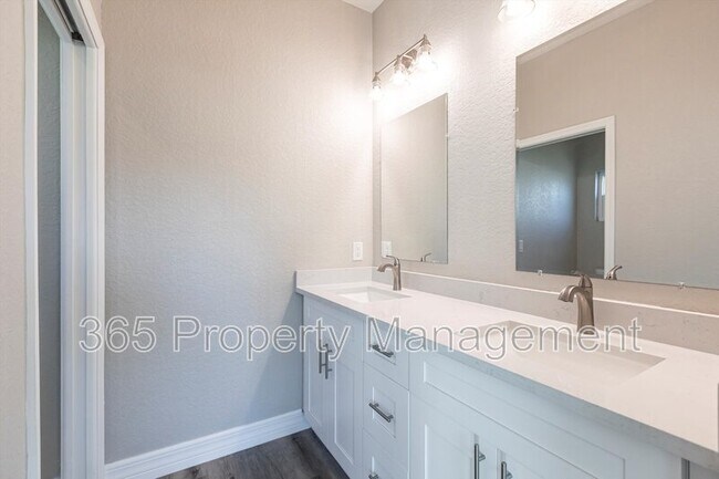 Building Photo - 5534 Fairlane Dr