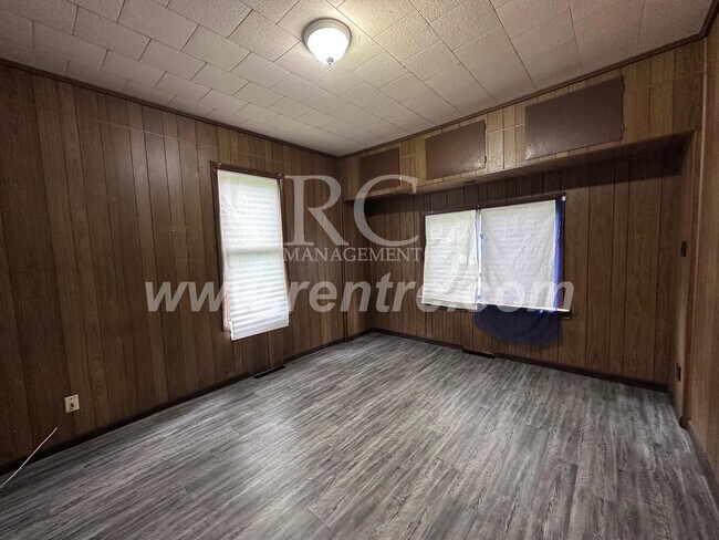 Building Photo - 106 Wisconsin-
