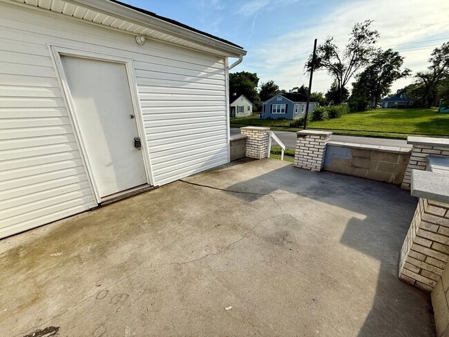 Building Photo - Cottage with a large porch