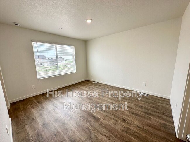 Building Photo - 3905 Canoe St