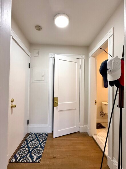 Building Photo - 475 Beacon St