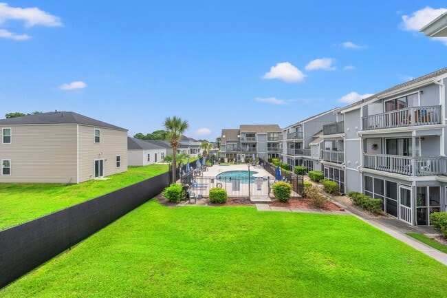 Building Photo - Fully furnished condo minutes from the beach!