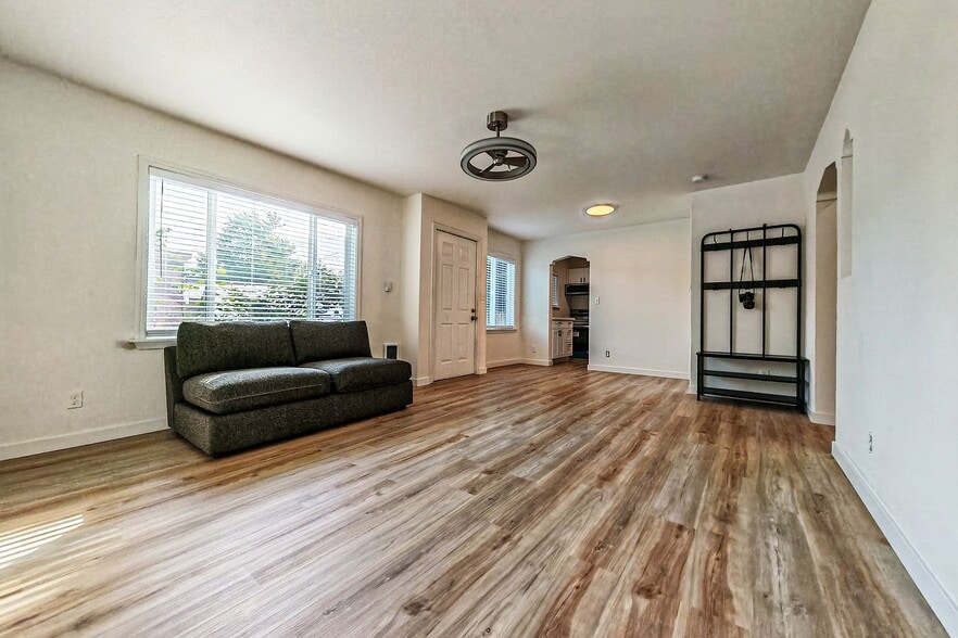 Building Photo - 1007 N 1st St