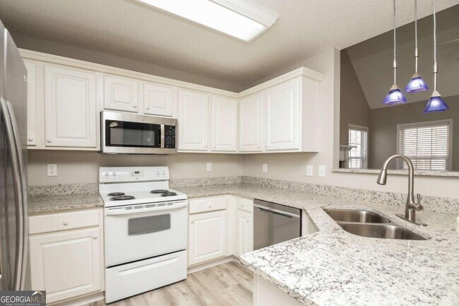 Building Photo - 105 Legend Creek Hollow
