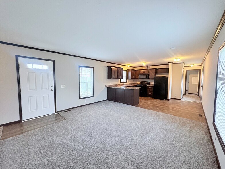 Building Photo - 10694 State Rte 762