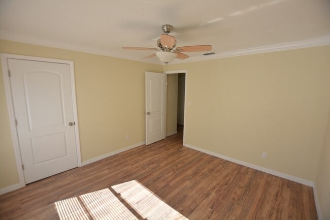 Building Photo - 808 Plum St