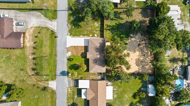 Building Photo - 909 Louisiana Ave