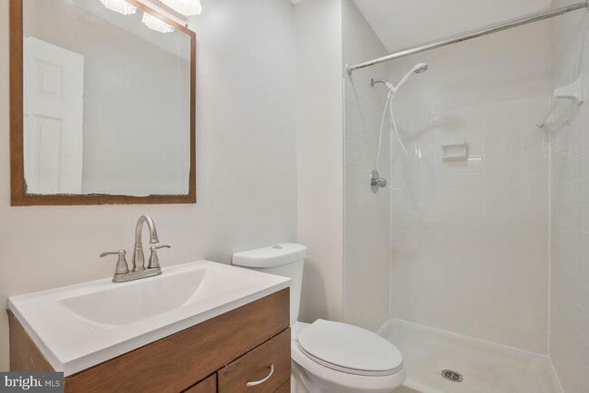 Building Photo - 6327 Joslyn Pl