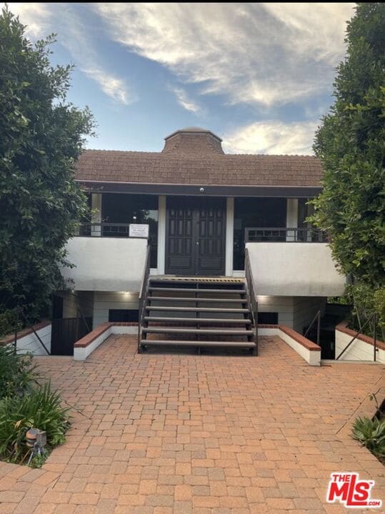 Building Photo - 5271 Newcastle Ave