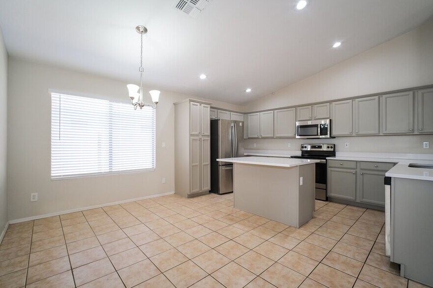 Building Photo - 806 S 122nd Ln