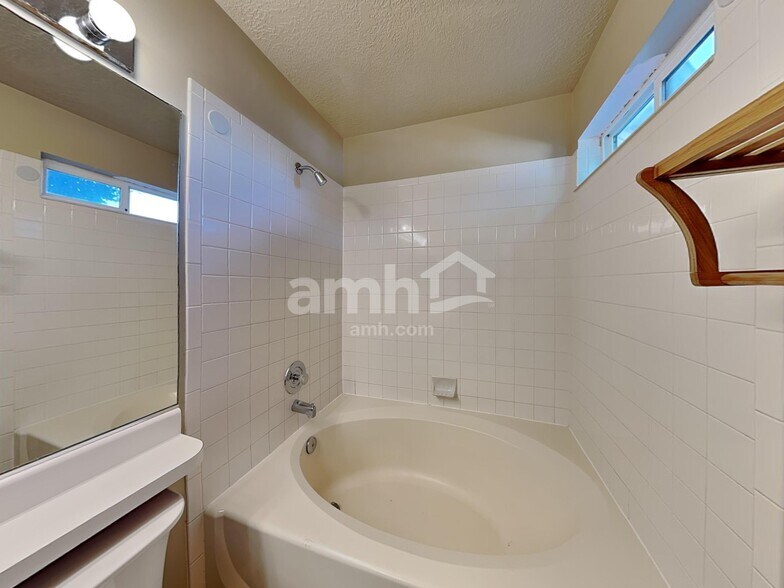 Building Photo - 3595 S Feulner Dr