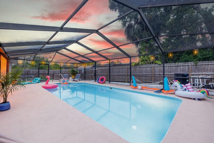 Building Photo - 1271 Woodlawn St