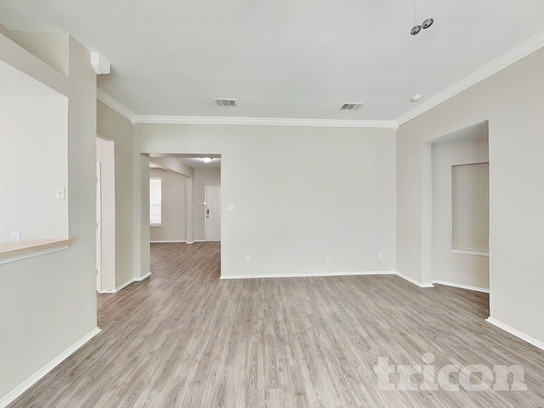 Building Photo - 304 Wooded Way