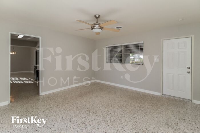 Building Photo - 909 Fort Ln Dr