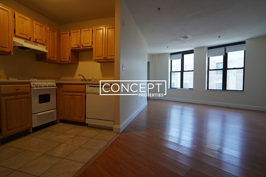 Building Photo - 1126 Boylston St