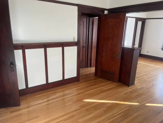 Building Photo - DEA-1061-KALMIA ST