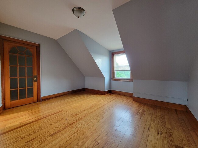 Building Photo - 402 Hevey St