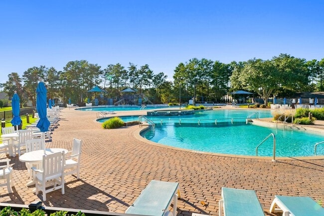 Building Photo - 554 Camellia Ct