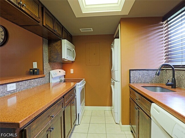Building Photo - 5804 Newfoundland Cir