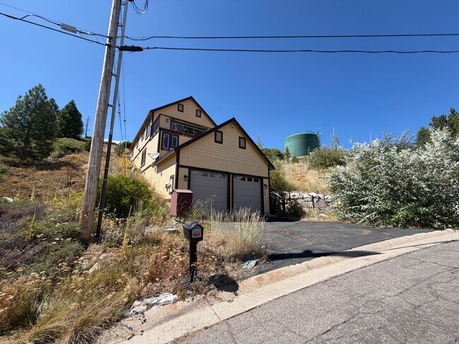 Building Photo - 799 Lookout Point Cir