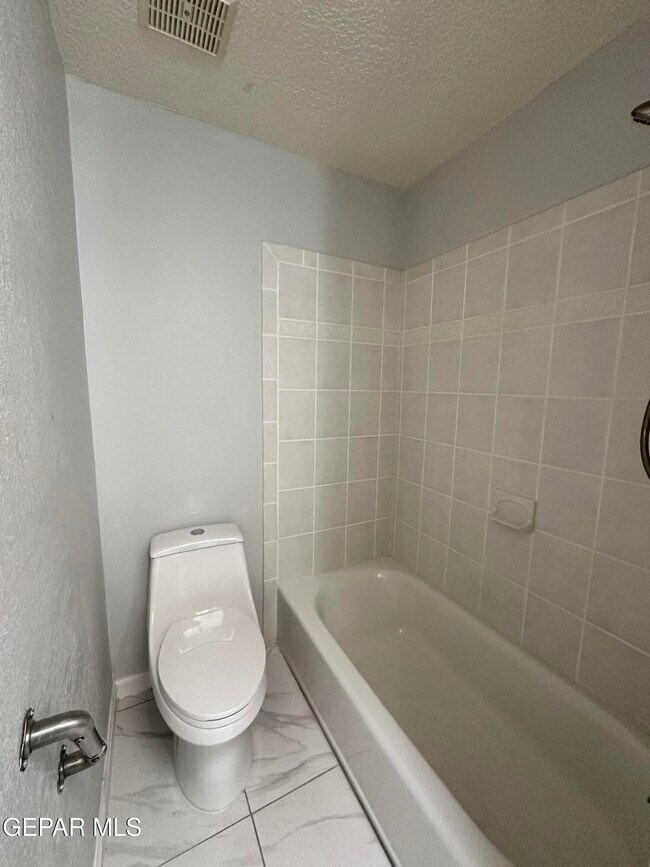 Building Photo - 10838 Valle Grande Ct