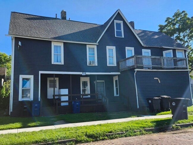 Building Photo - 2033 W 98th St