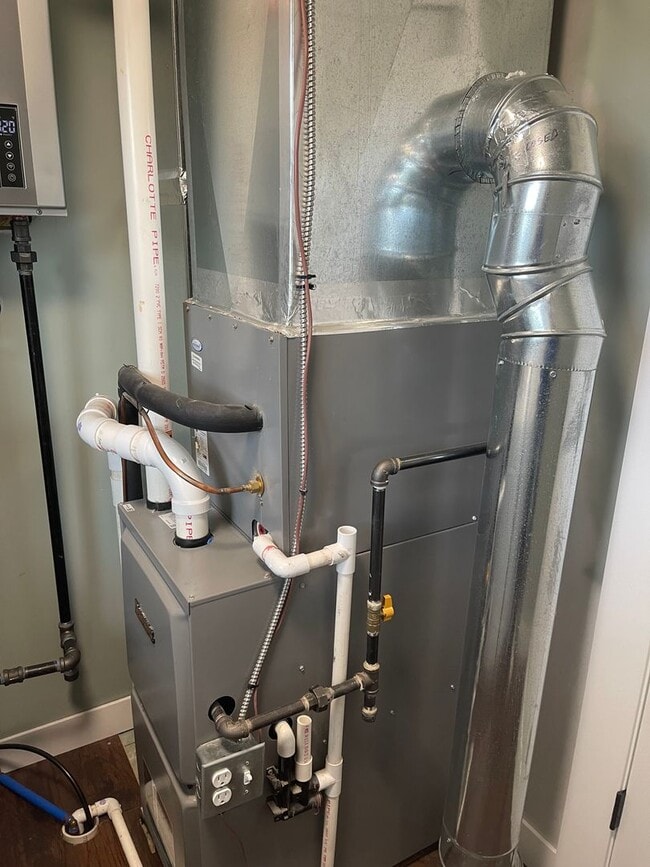 Building Photo - 4 Bedroom Home on 4 Acres, Crown Point Schools!