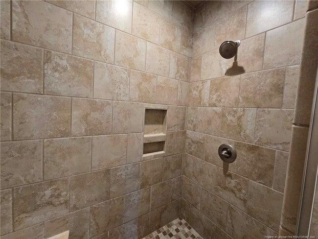 Building Photo - Rental in gated Gates Four!