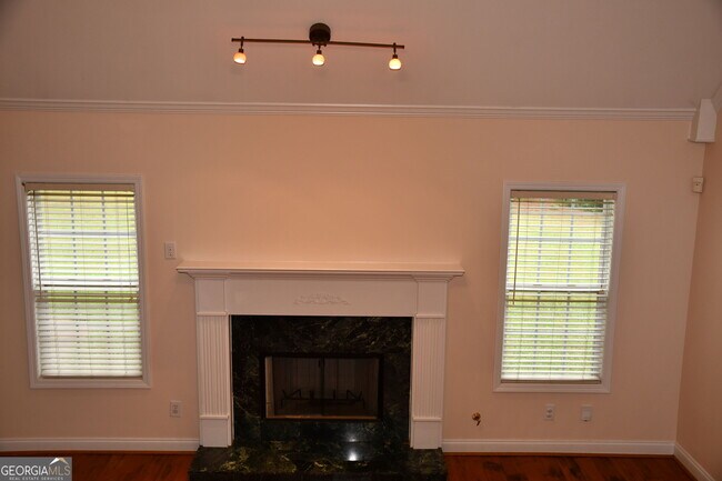 Building Photo - 4235 Old Wood Dr SW