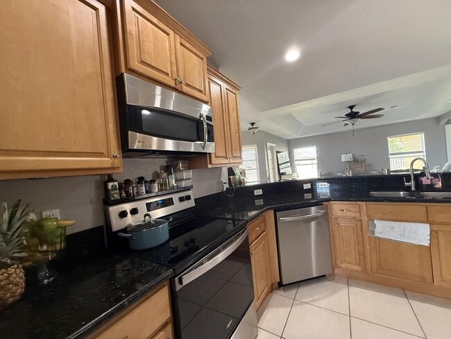 Building Photo - 1211 SW Dalton Ave