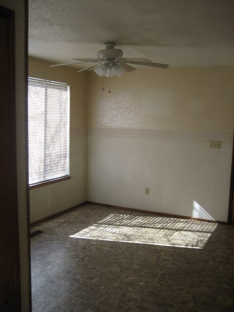Building Photo - ~Centrally Located 3 Bedroom Home~