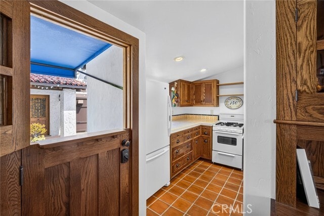 Building Photo - 140 Avenida Miramar