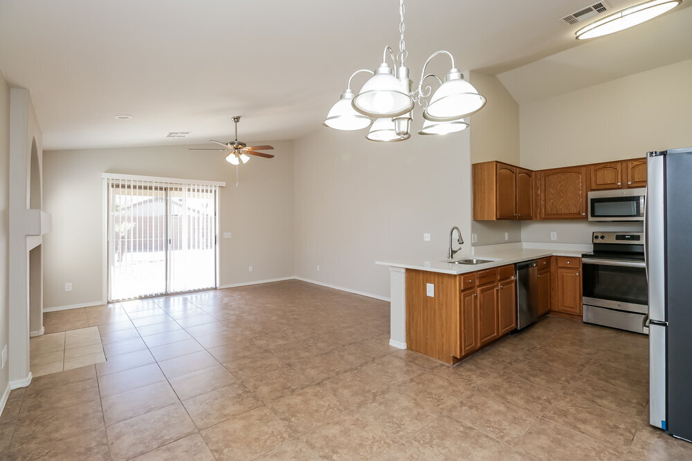 Building Photo - 1033 E Yuma Ave