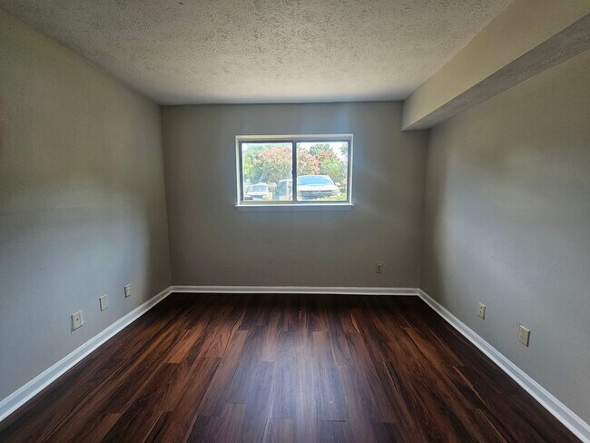 Building Photo - Conveniently Located Affordable Condo For Rent
